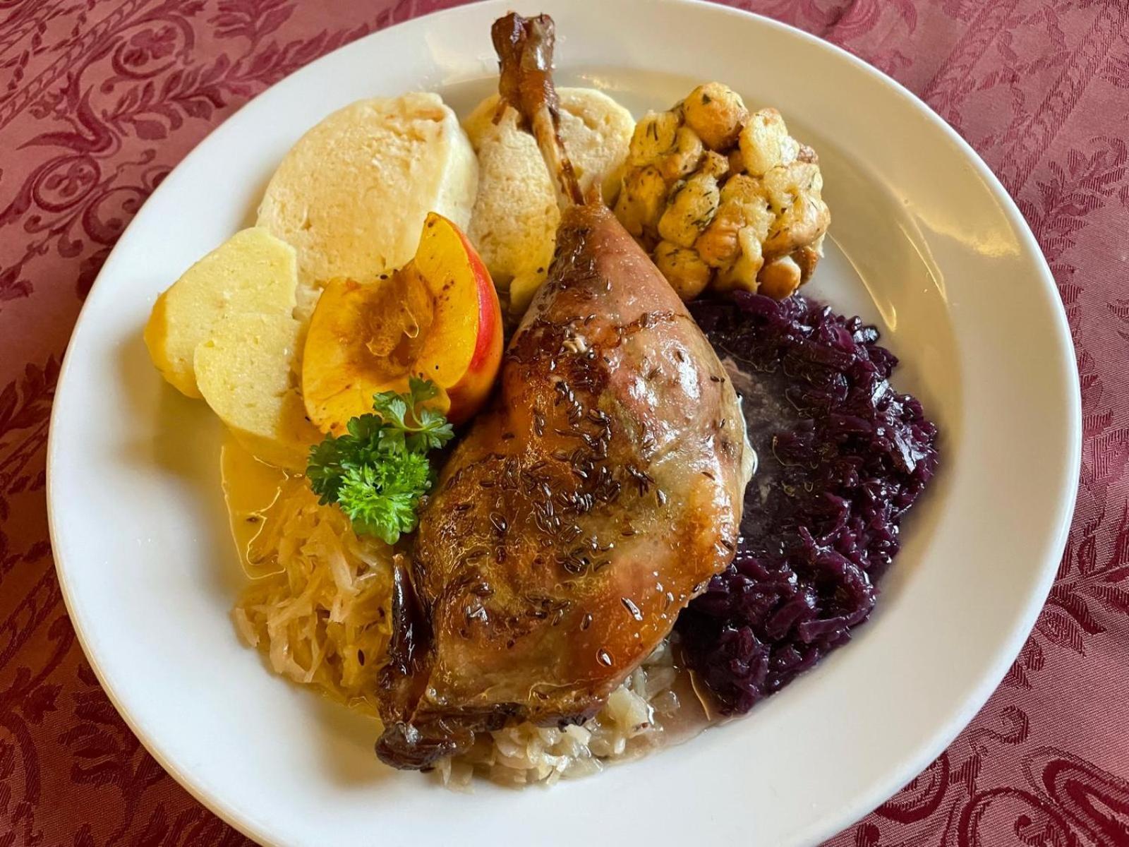 Penzion Fantasy - Restaurant Lipnik nad Becvou Ngoại thất bức ảnh